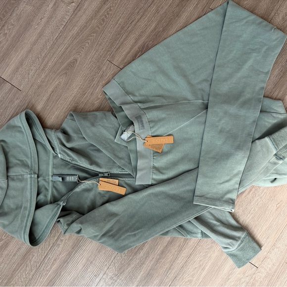 SKIMS Pants - SKIMS Green Leggings